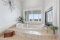905 N Harbour Dr, Portland, OR 97217