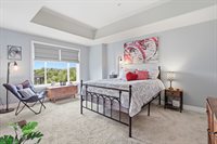 905 N Harbour Dr, Portland, OR 97217
