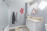 905 N Harbour Dr, Portland, OR 97217