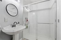 905 N Harbour Dr, Portland, OR 97217