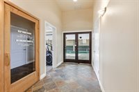 905 N Harbour Dr, Portland, OR 97217