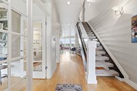905 N Harbour Dr, Portland, OR 97217