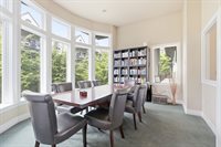 905 N Harbour Dr, Portland, OR 97217