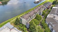 905 N Harbour Dr, Portland, OR 97217