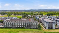905 N Harbour Dr, Portland, OR 97217