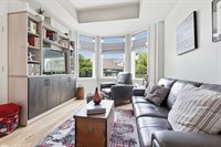 905 N Harbour Dr, Portland, OR 97217