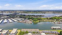 905 N Harbour Dr, Portland, OR 97217