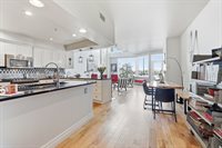 905 N Harbour Dr, Portland, OR 97217