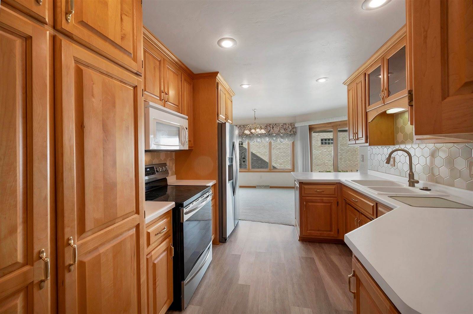 518 North Langlade Court, Green Bay, WI 54301