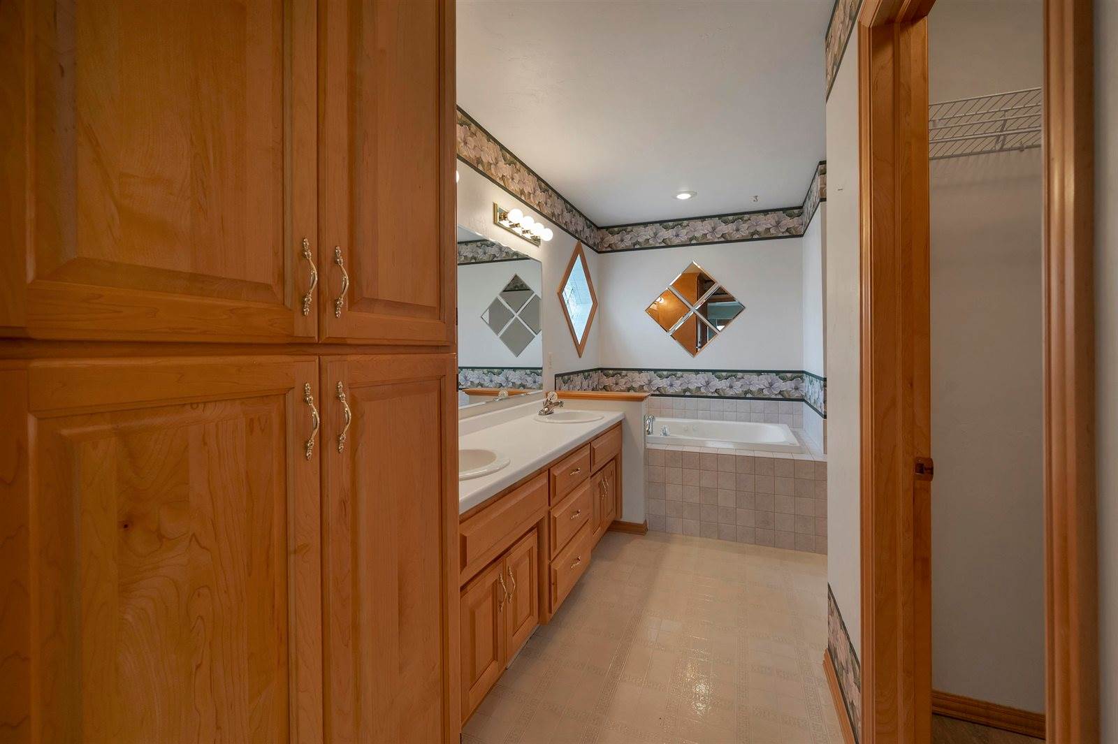 518 North Langlade Court, Green Bay, WI 54301