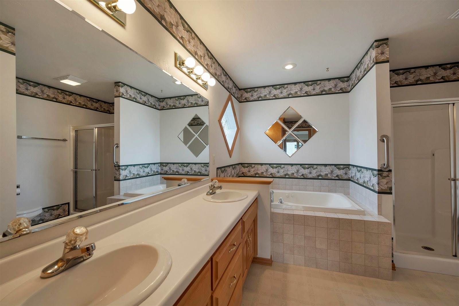 518 North Langlade Court, Green Bay, WI 54301