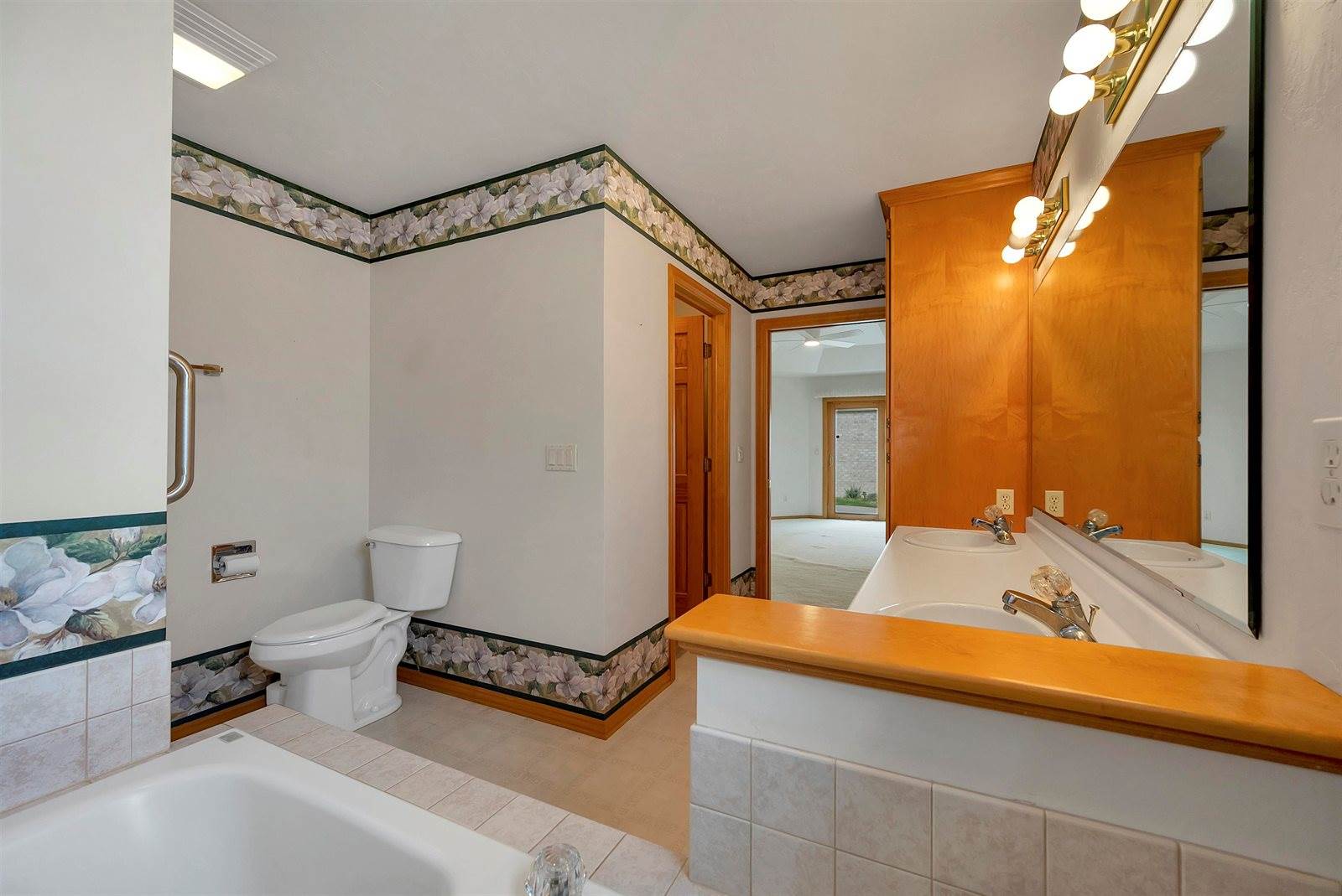 518 North Langlade Court, Green Bay, WI 54301