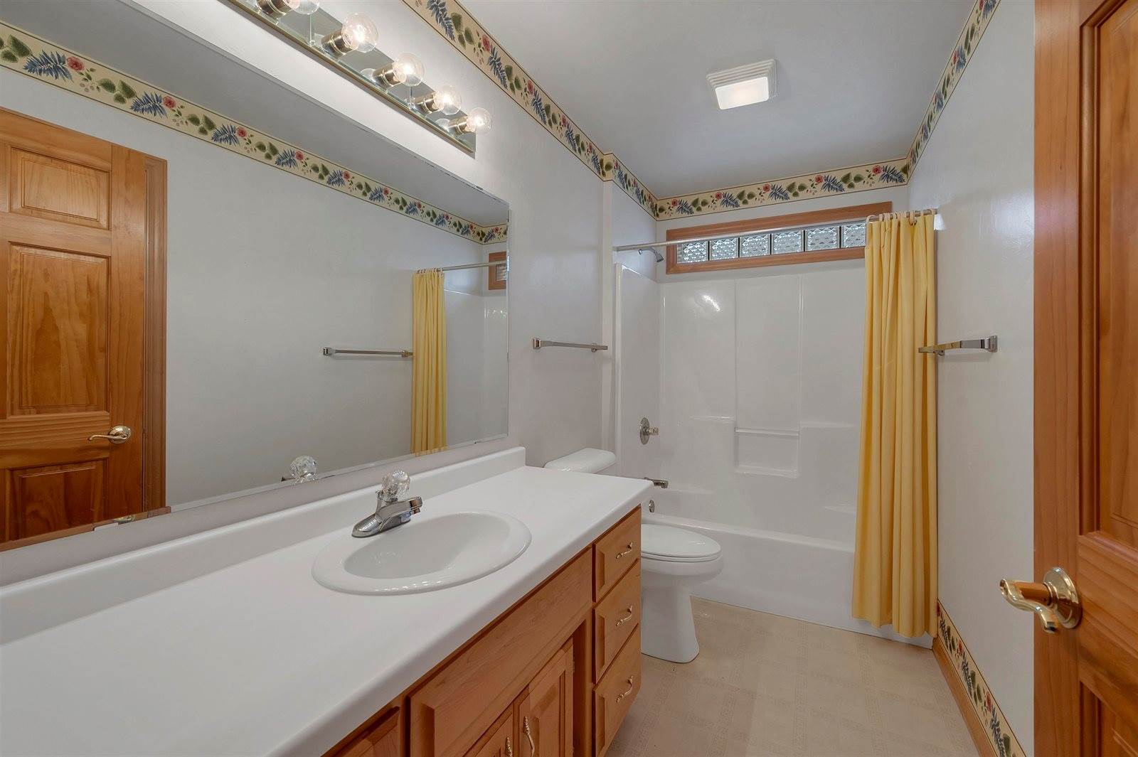 518 North Langlade Court, Green Bay, WI 54301