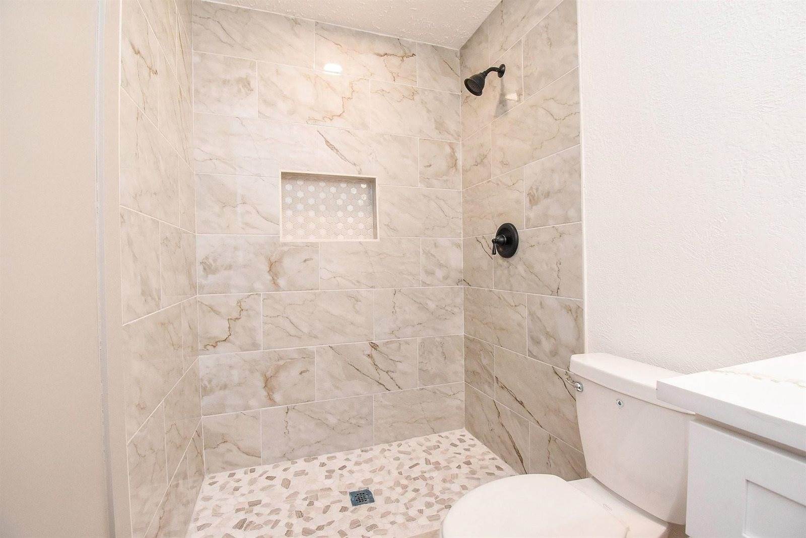 2110 Quail Valley East Drive, Missouri City, TX 77459