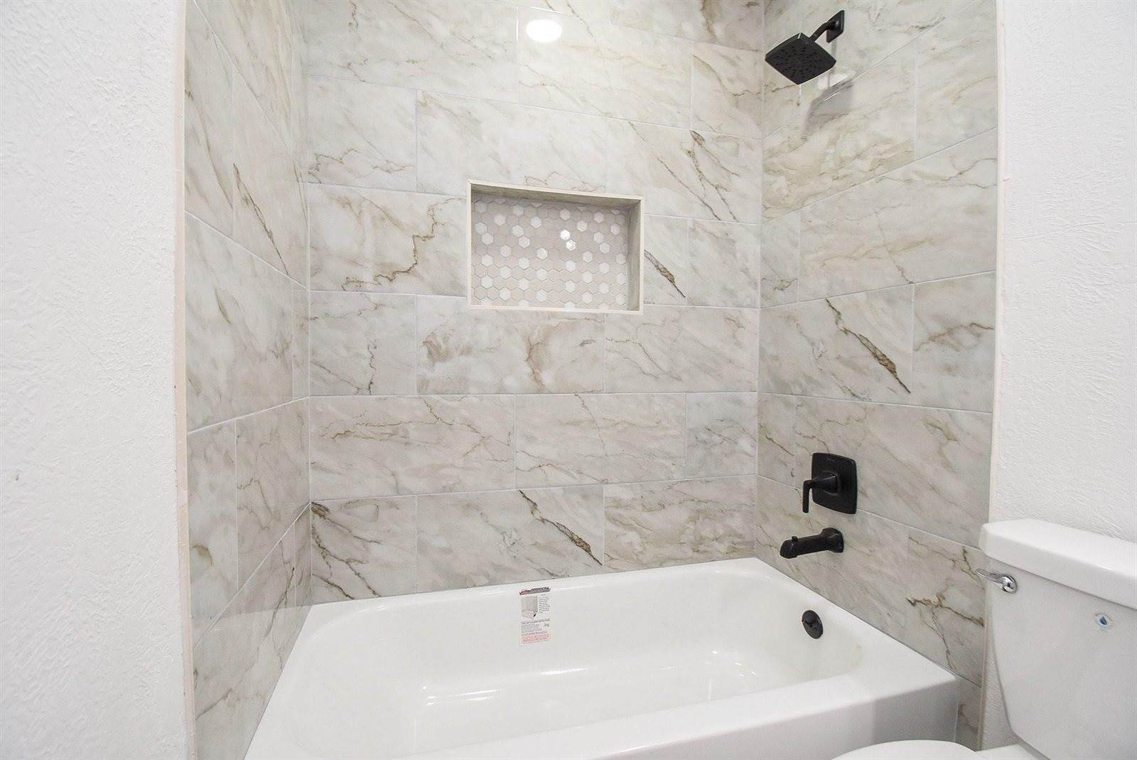 2110 Quail Valley East Drive, Missouri City, TX 77459