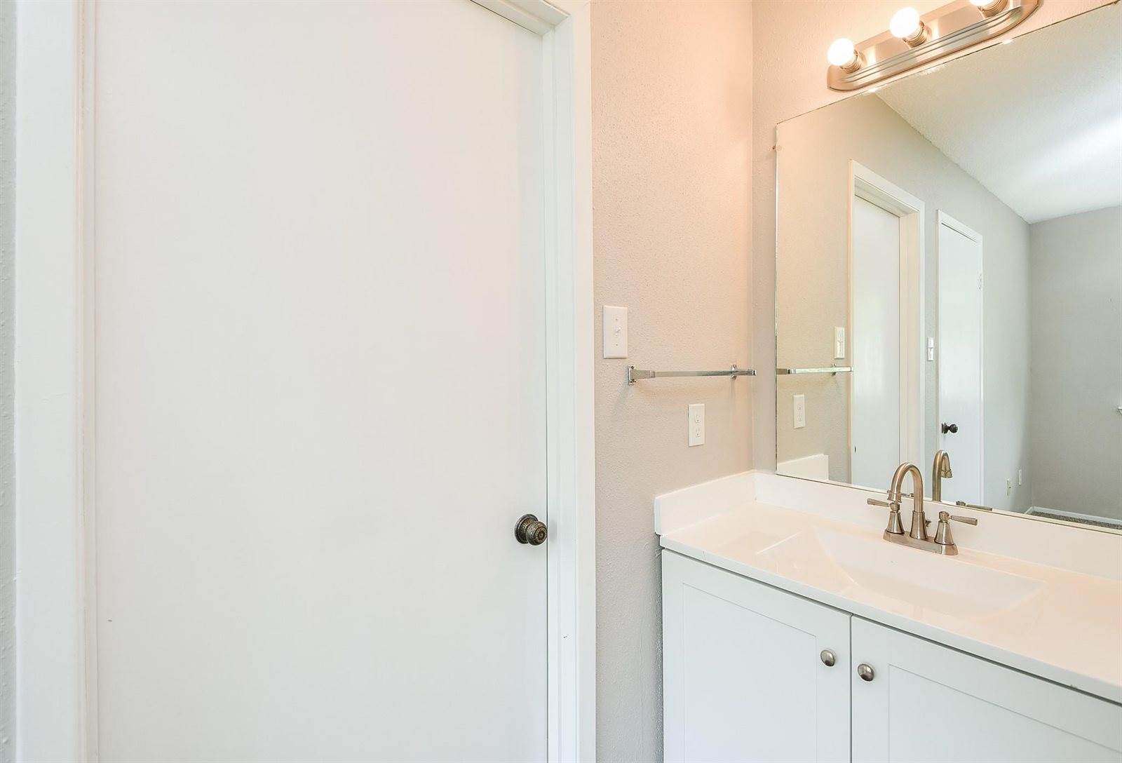 5809 Village Forest Court, Houston, TX 77092
