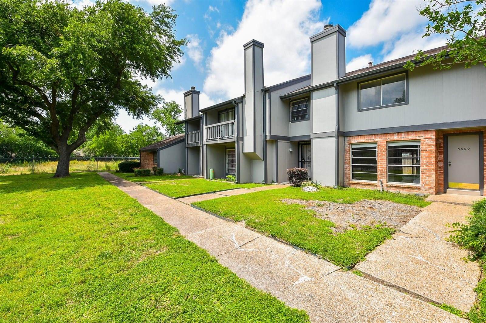 5809 Village Forest Court, Houston, TX 77092