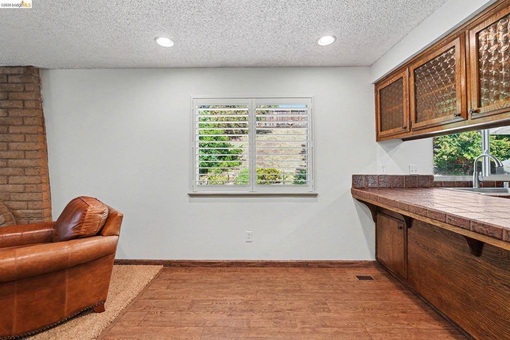 325 Hillsdale Dr, Pittsburg, CA 94565