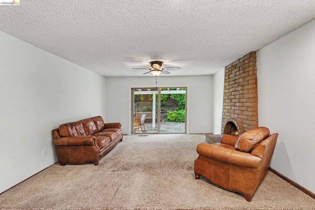 325 Hillsdale Dr, Pittsburg, CA 94565