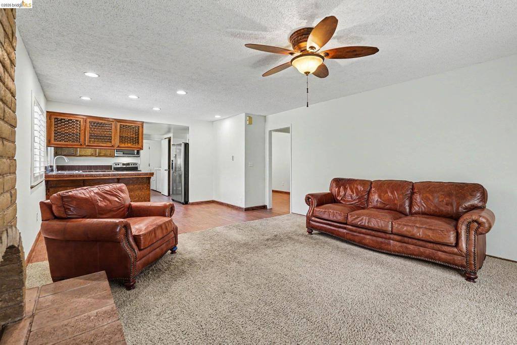 325 Hillsdale Dr, Pittsburg, CA 94565