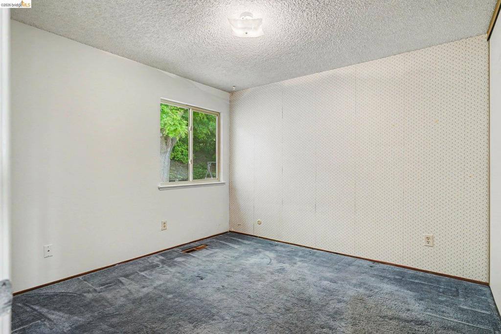 325 Hillsdale Dr, Pittsburg, CA 94565