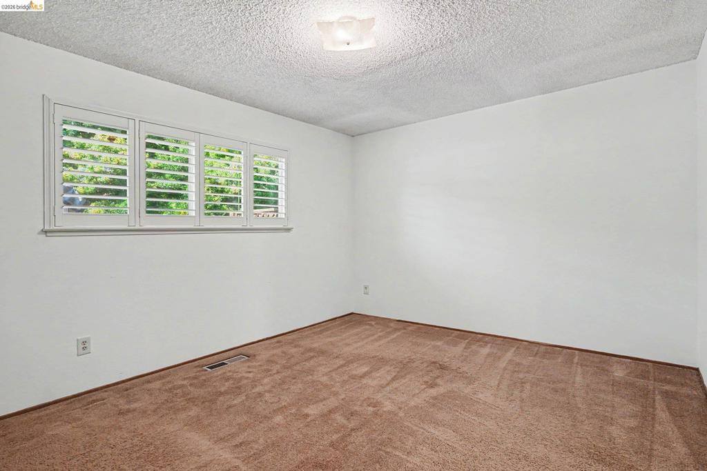 325 Hillsdale Dr, Pittsburg, CA 94565
