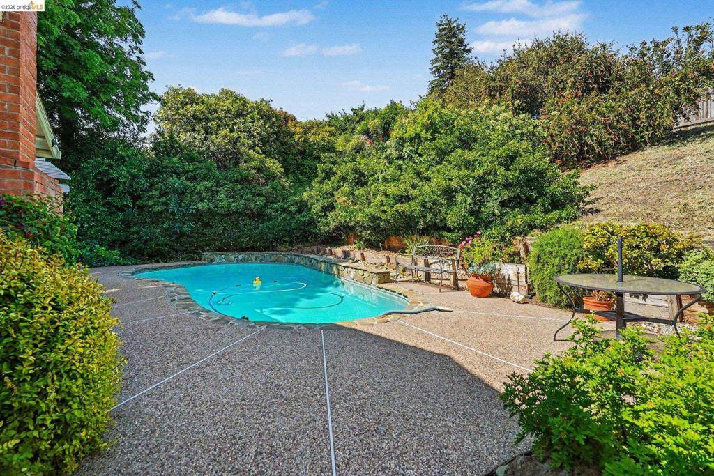 325 Hillsdale Dr, Pittsburg, CA 94565