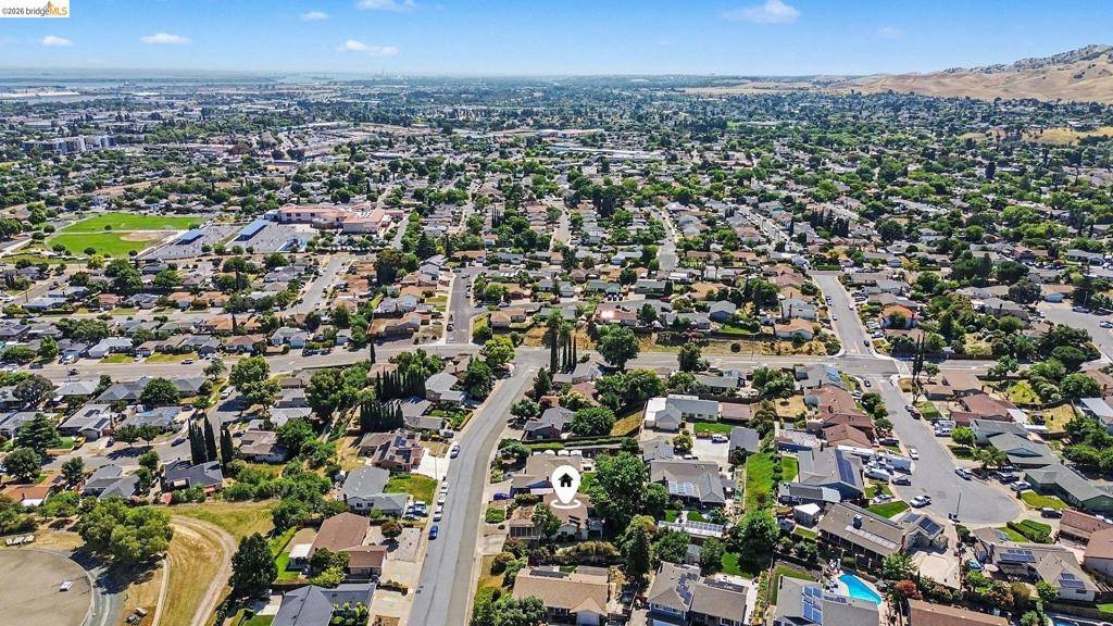 325 Hillsdale Dr, Pittsburg, CA 94565