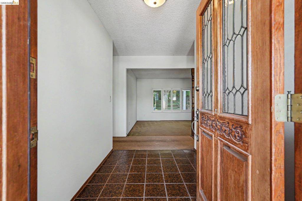 325 Hillsdale Dr, Pittsburg, CA 94565