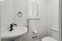 325 Hillsdale Dr, Pittsburg, CA 94565
