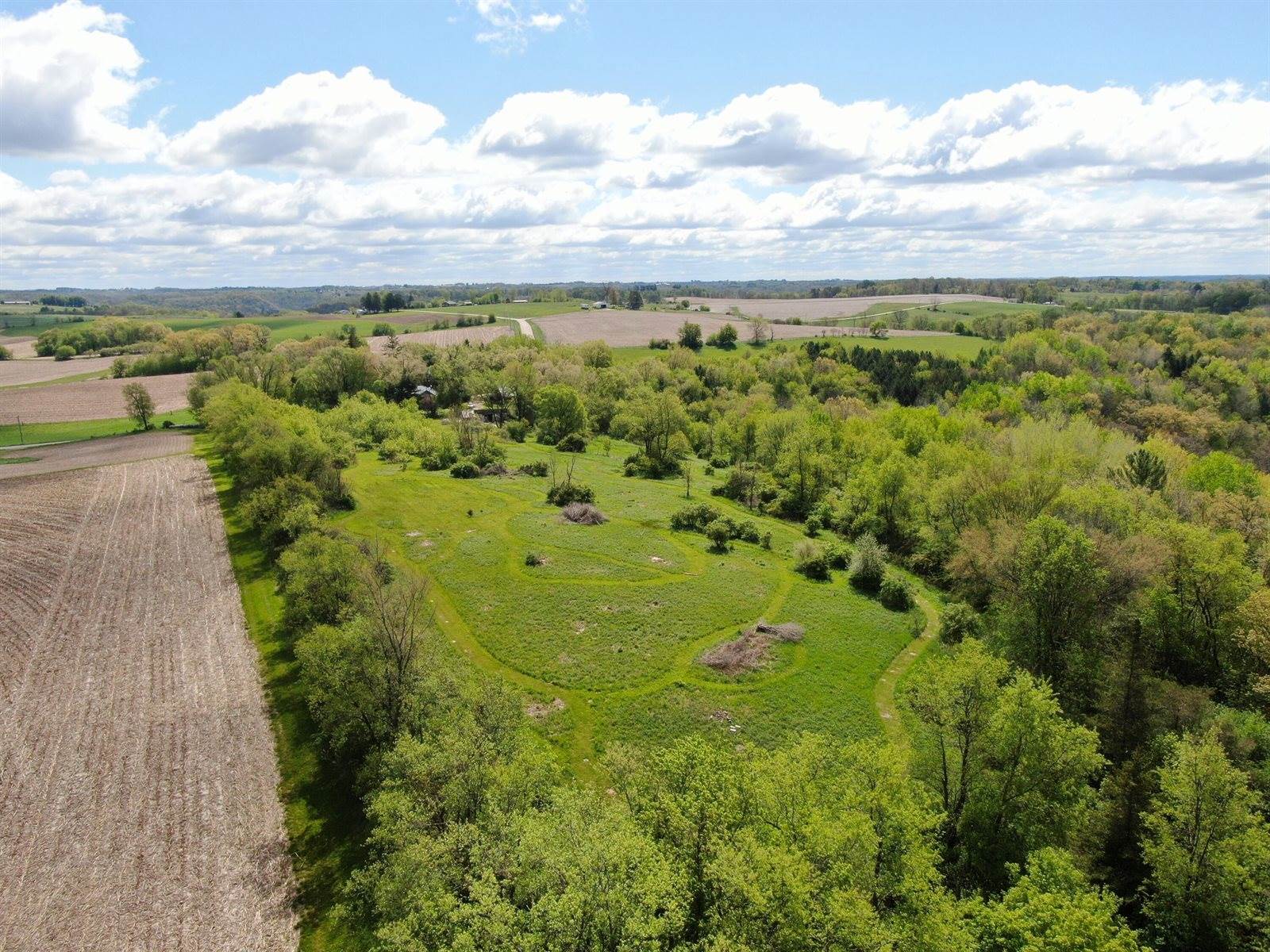 S2906 Nustad Rd, Viroqua, WI 54667