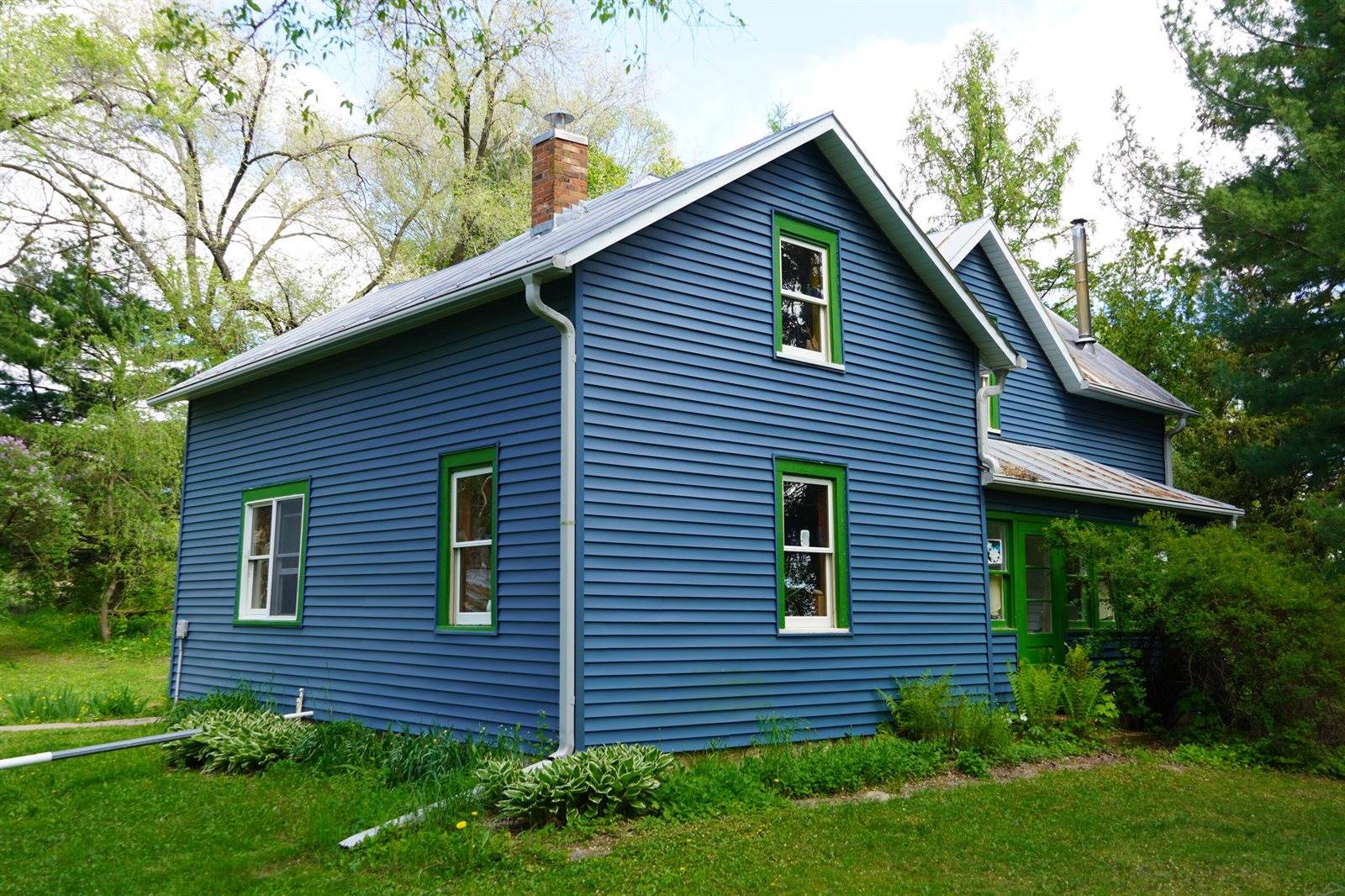 S2906 Nustad Rd, Viroqua, WI 54667