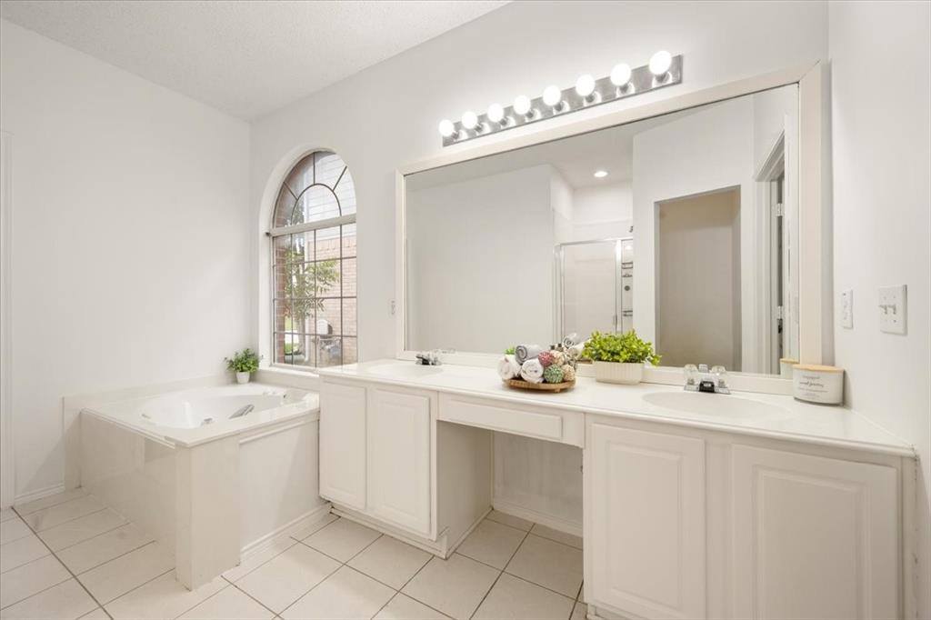 4805 Parkmount Drive, Fort Worth, TX 76137