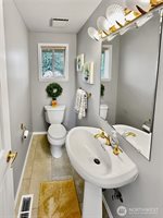 2402 36th Avenue NE, Olympia, WA 98506