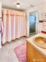 2402 36th Avenue NE, Olympia, WA 98506
