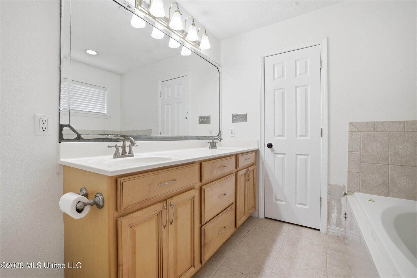 196 Kacey Lane, Waveland, MS 39576