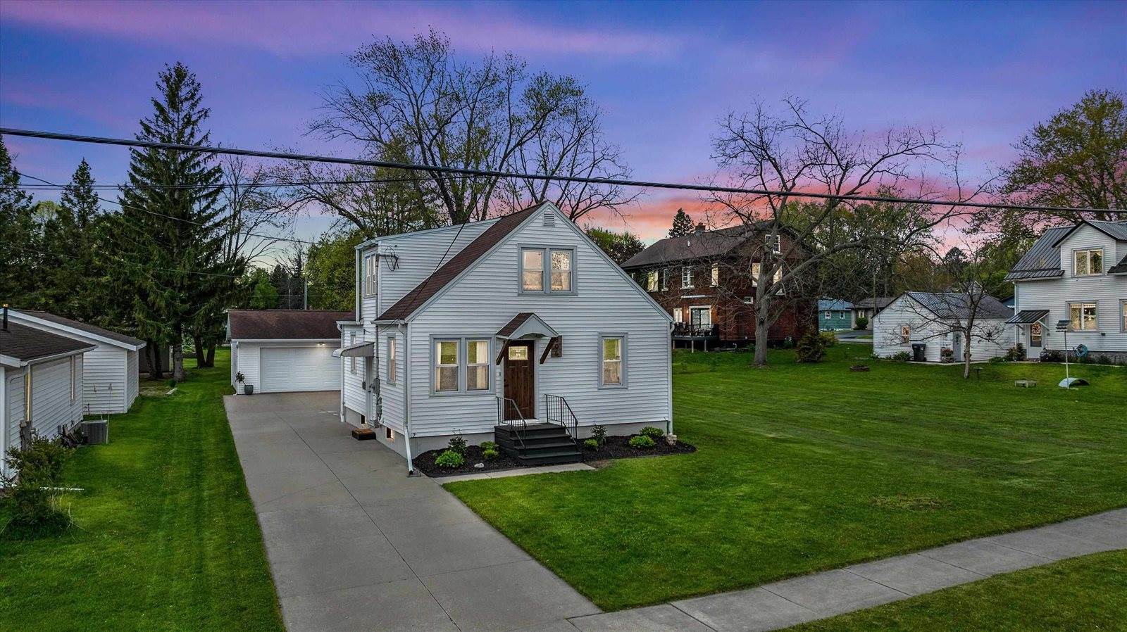 806 E Doege Street, Marshfield, WI 54449