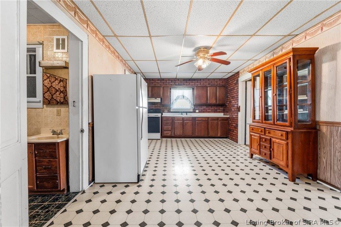 319 North New Albany Street, Sellersburg, IN 47172