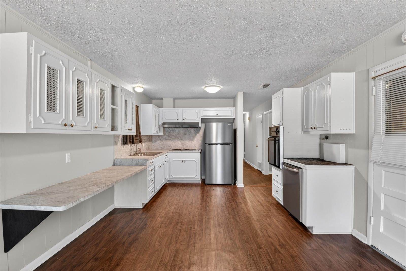 1306 Greenbriar Dr, Longview, TX 75604