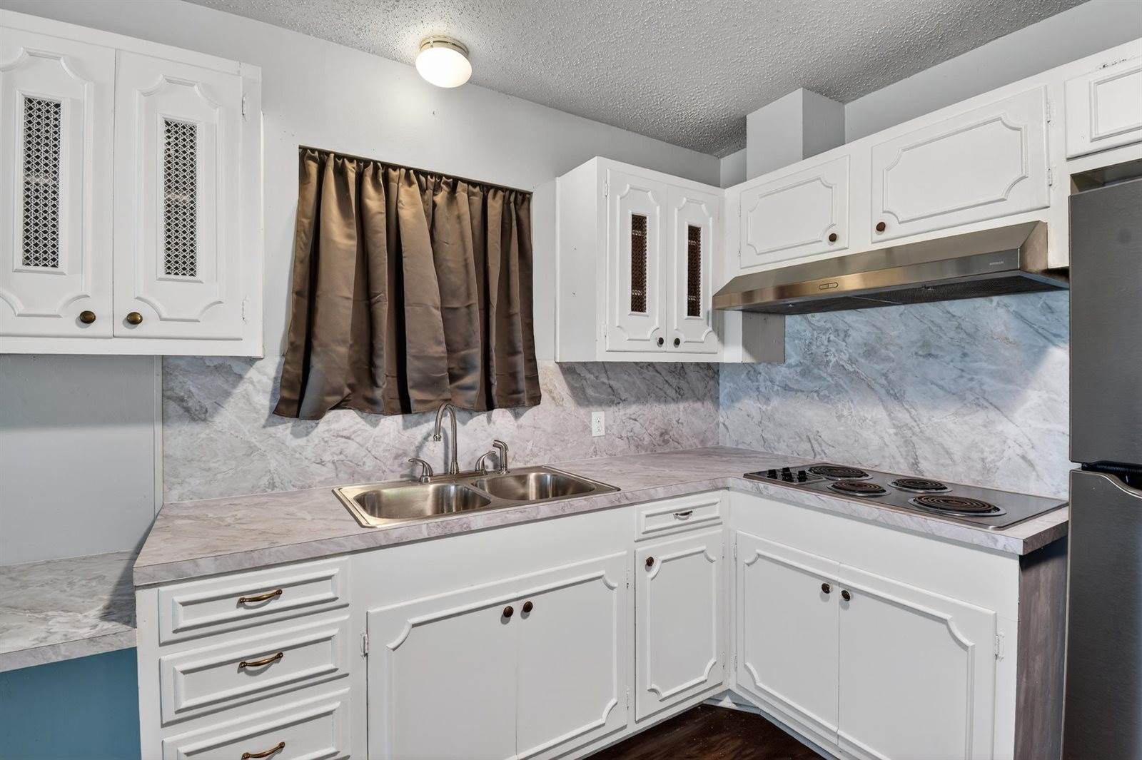 1306 Greenbriar Dr, Longview, TX 75604