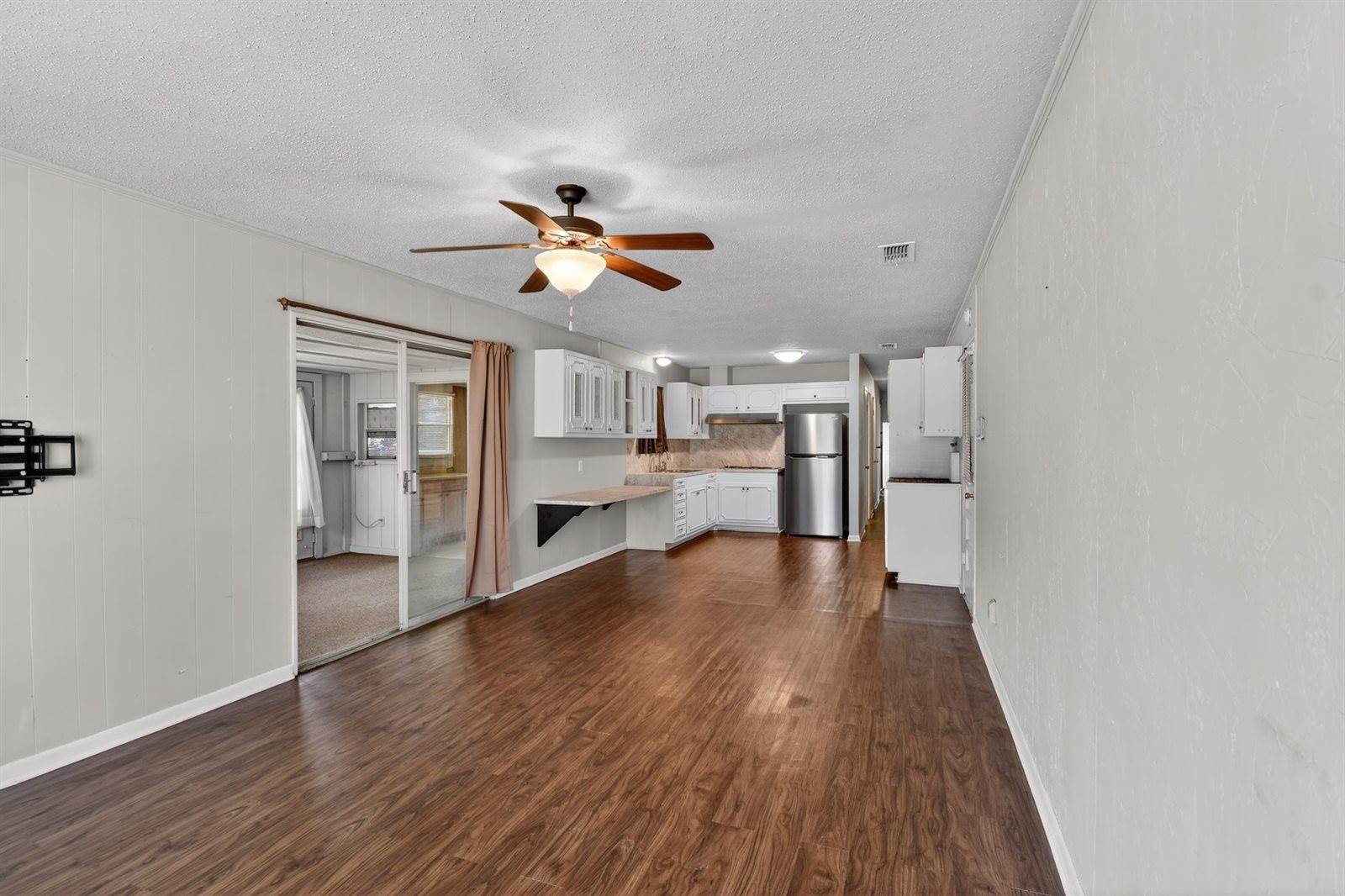 1306 Greenbriar Dr, Longview, TX 75604