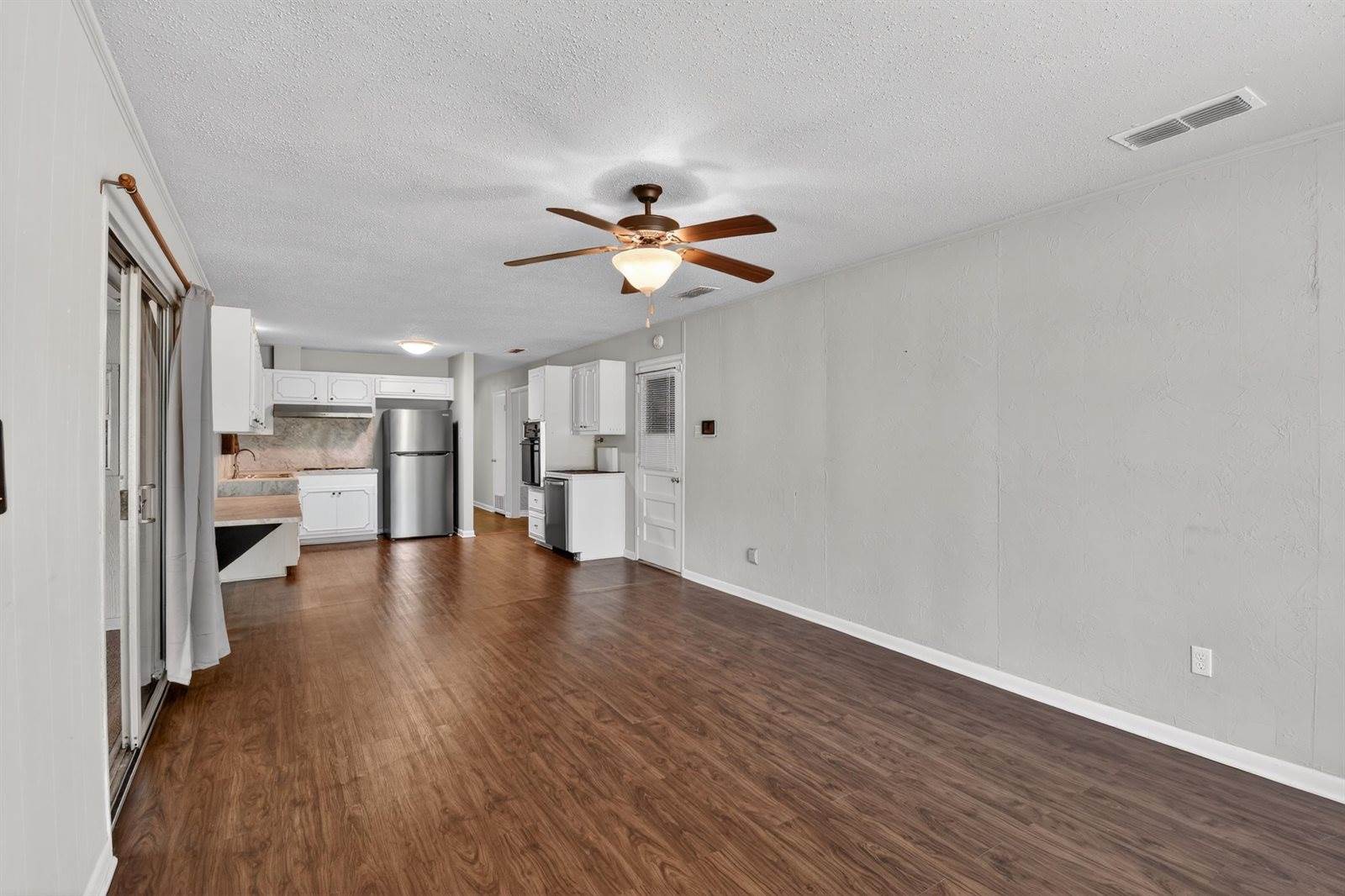 1306 Greenbriar Dr, Longview, TX 75604