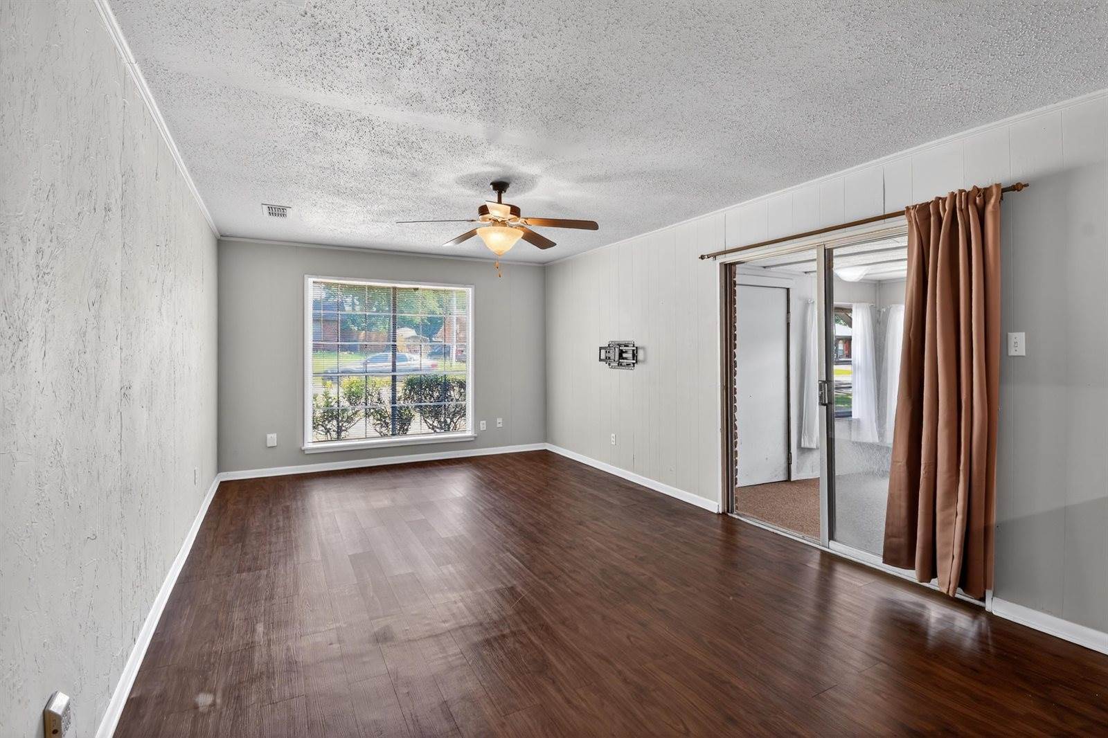1306 Greenbriar Dr, Longview, TX 75604