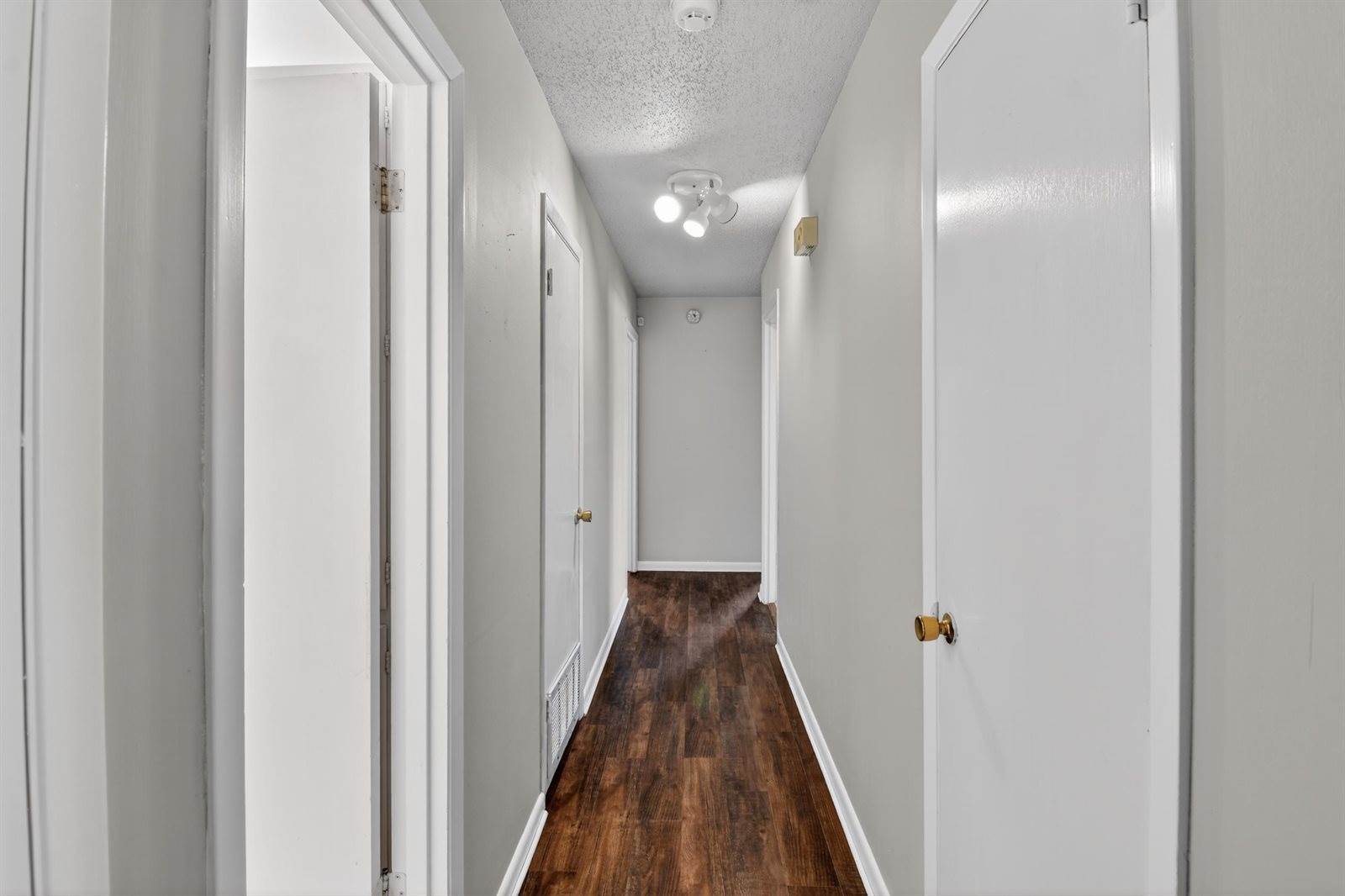 1306 Greenbriar Dr, Longview, TX 75604