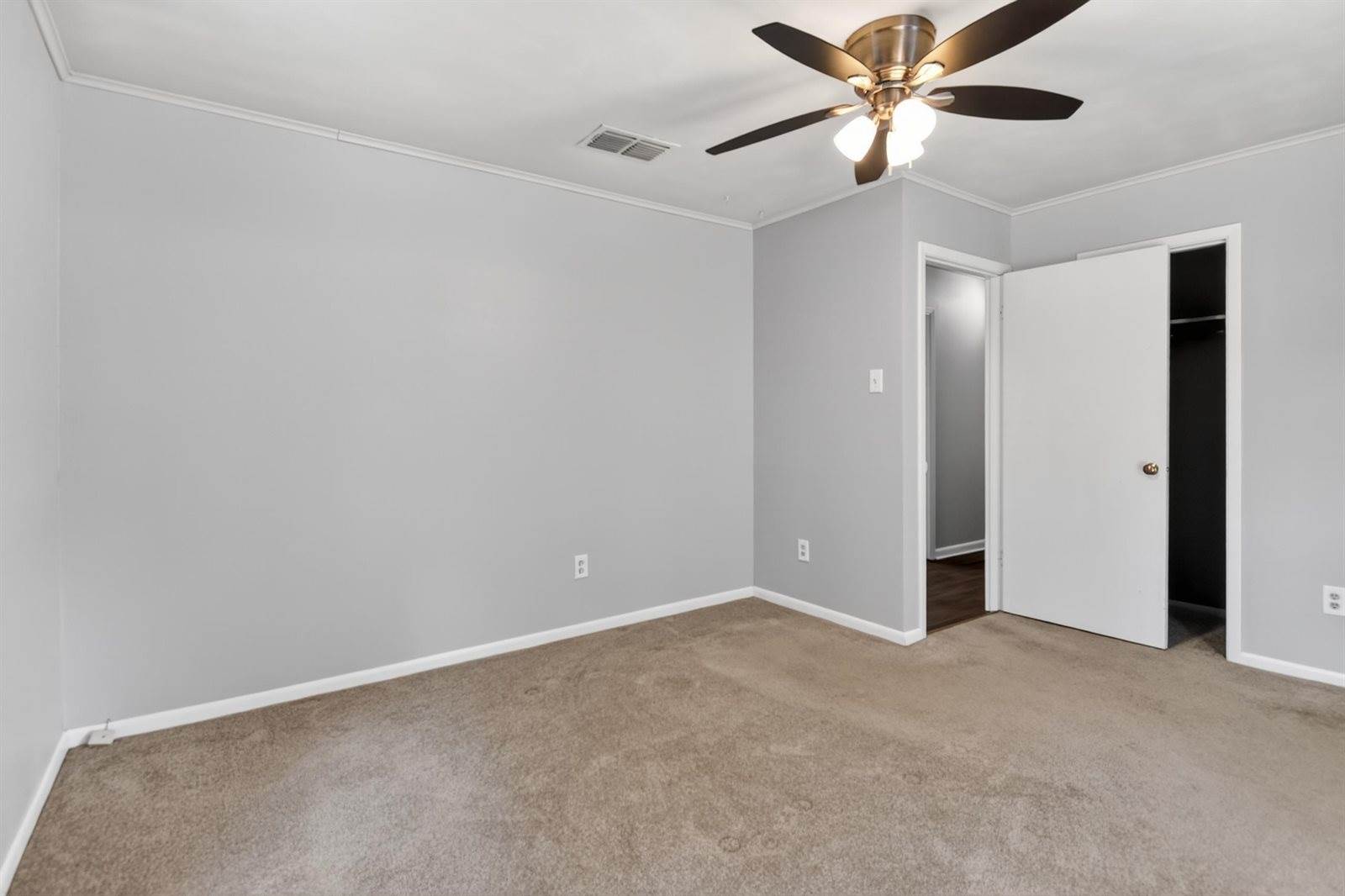 1306 Greenbriar Dr, Longview, TX 75604