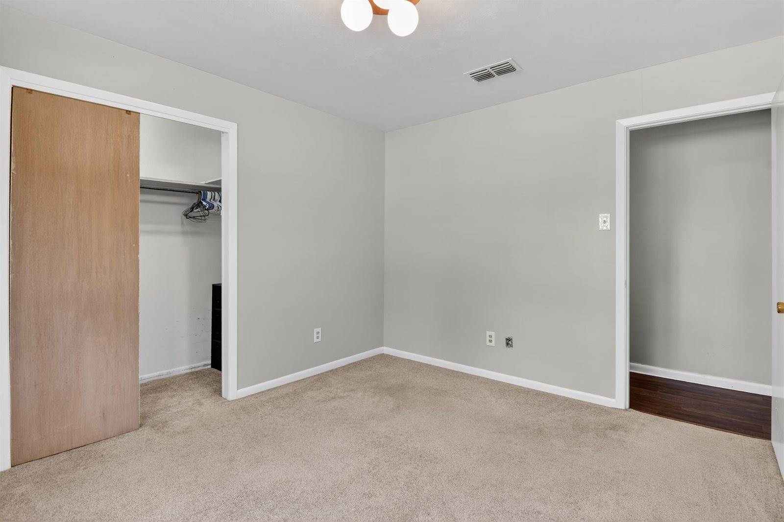 1306 Greenbriar Dr, Longview, TX 75604