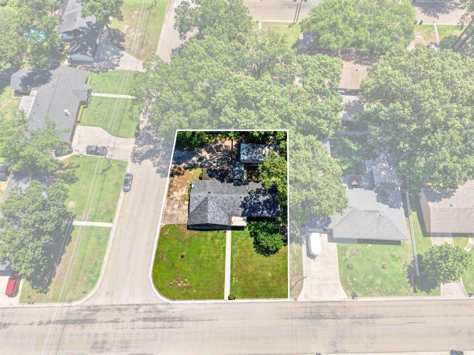 1306 Greenbriar Dr, Longview, TX 75604