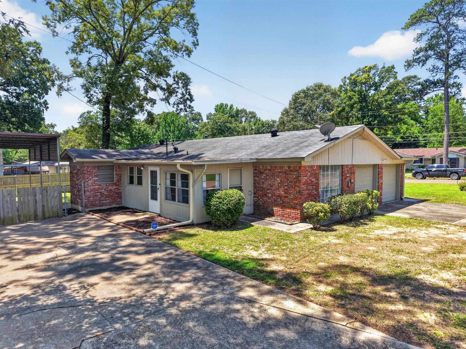 1306 Greenbriar Dr, Longview, TX 75604