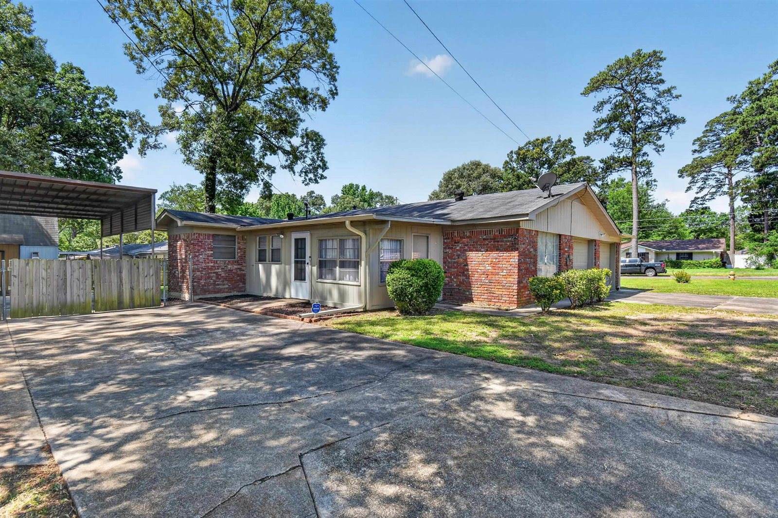 1306 Greenbriar Dr, Longview, TX 75604