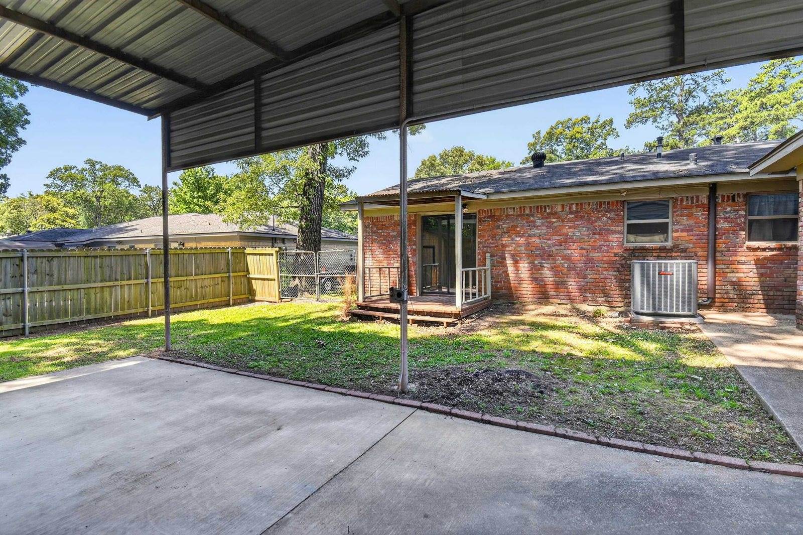 1306 Greenbriar Dr, Longview, TX 75604